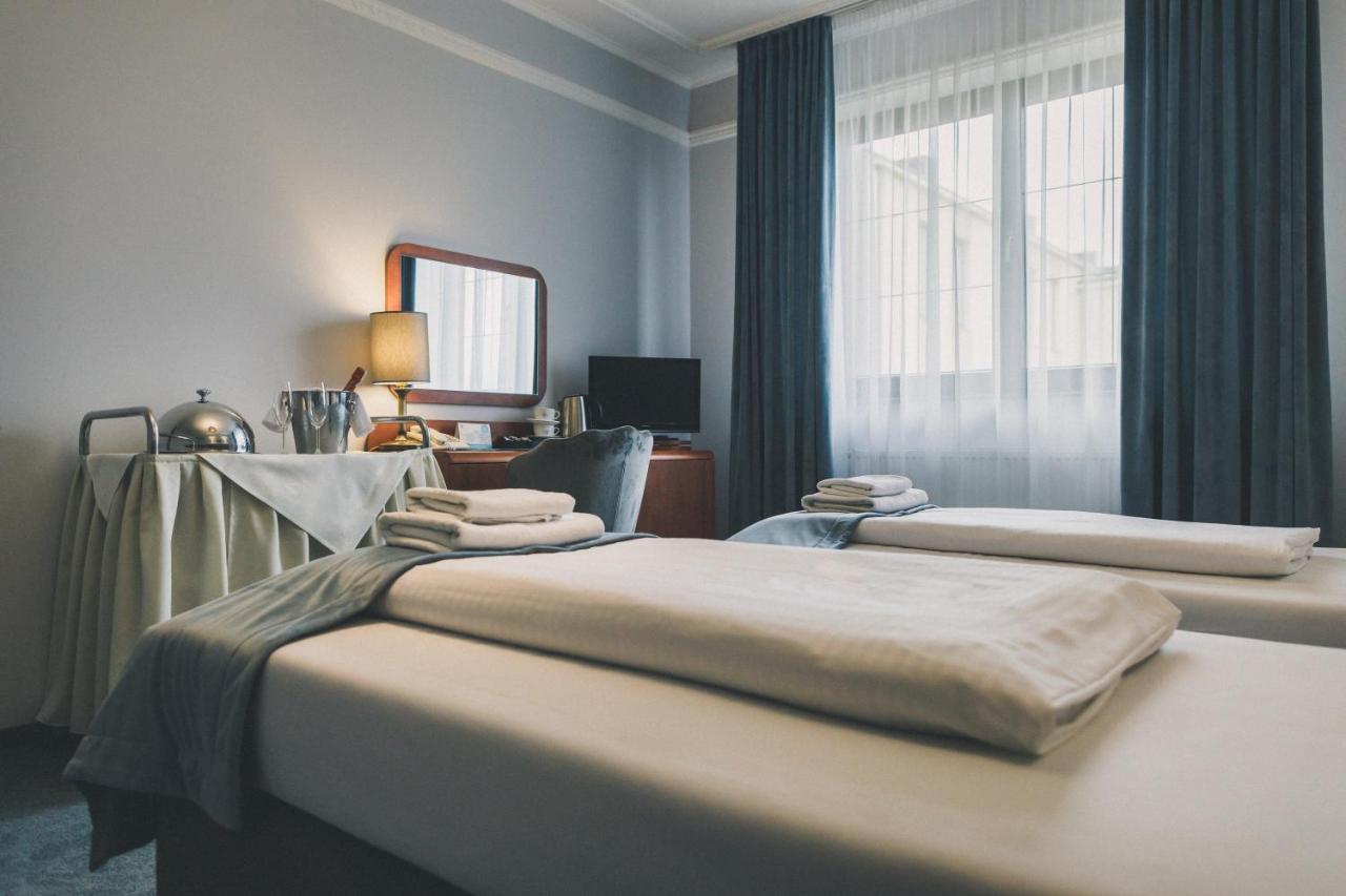 Hotel Czardasz Spa & Wellness Płock Buitenkant foto