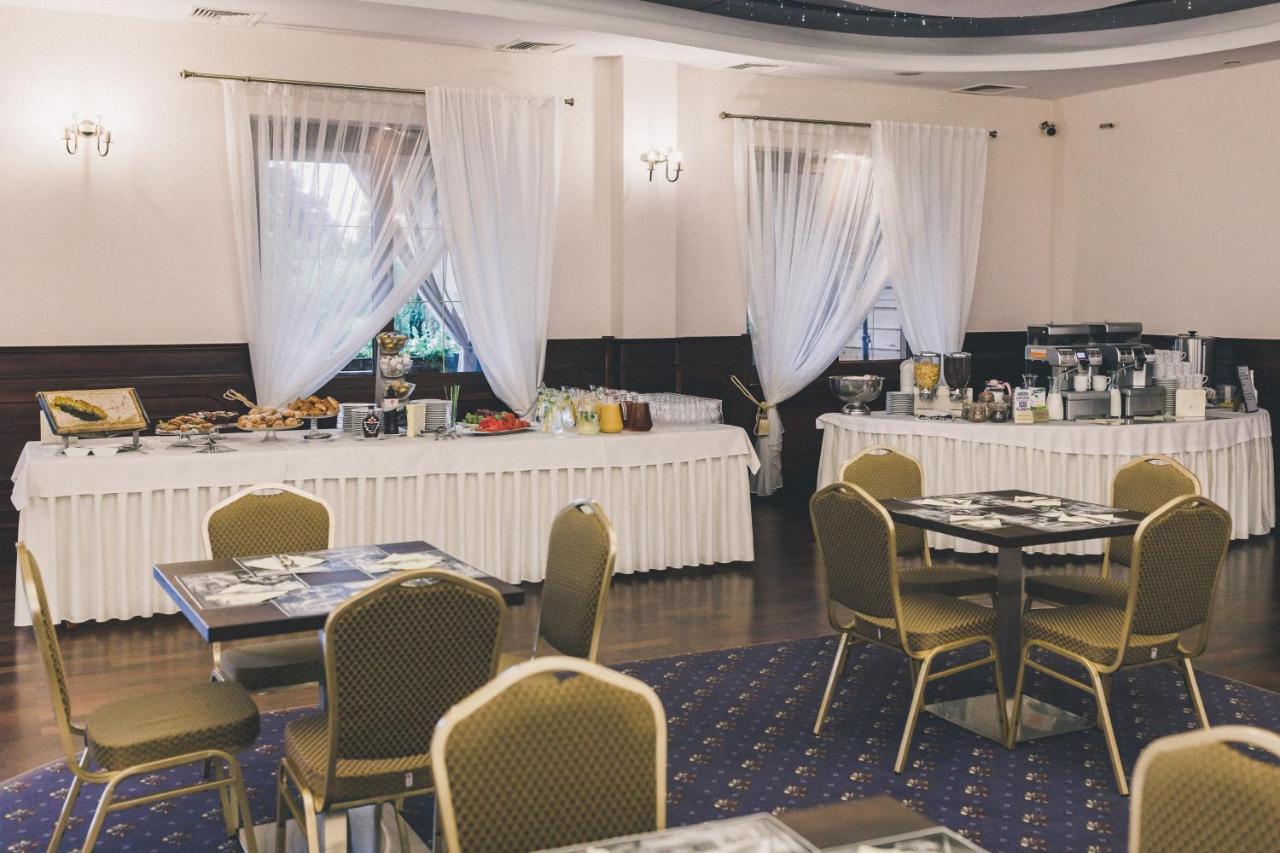 Hotel Czardasz Spa & Wellness Płock Buitenkant foto