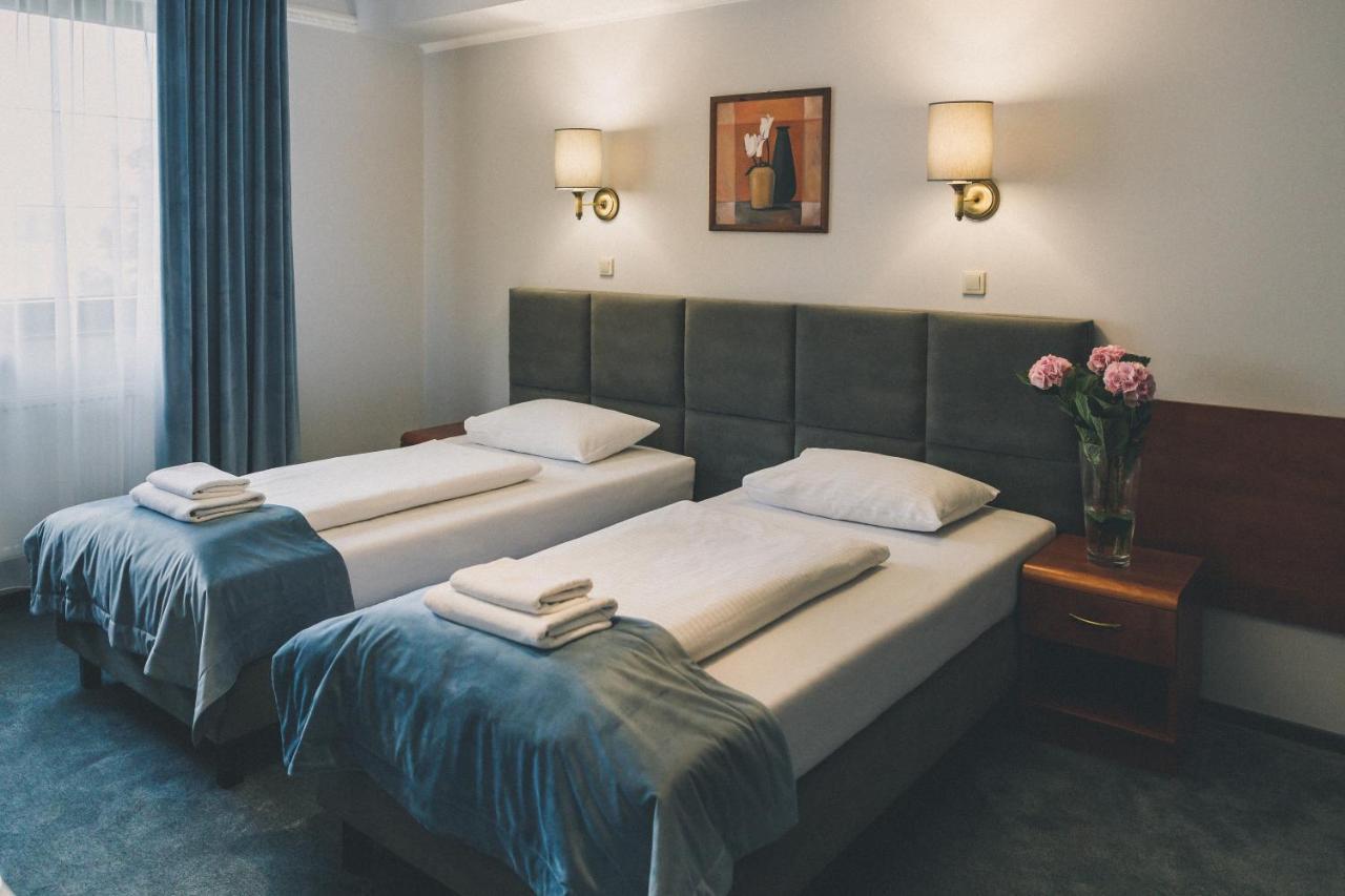 Hotel Czardasz Spa & Wellness Płock Buitenkant foto
