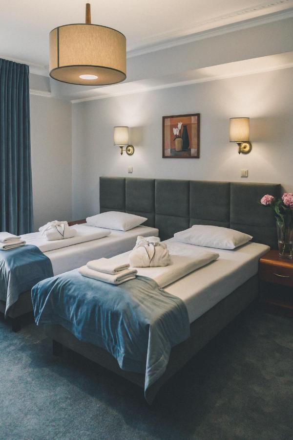 Hotel Czardasz Spa & Wellness Płock Buitenkant foto